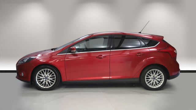 View the 2013 Ford Focus: 1.6 TDCi 115 Zetec 5dr Online at Peter Vardy