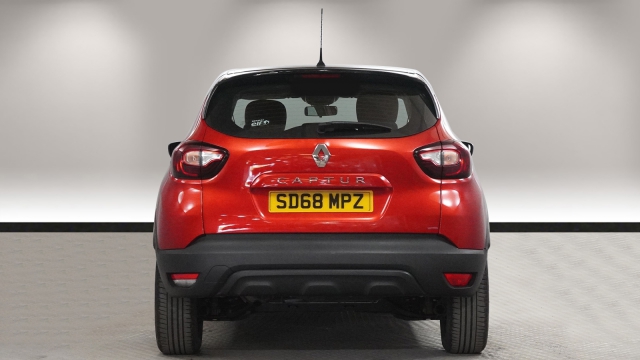 View the 2018 Renault Captur: 0.9 TCE 90 Play 5dr Online at Peter Vardy