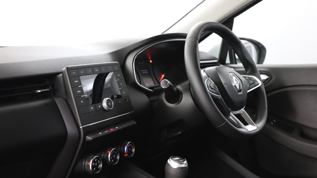 View the 2020 Renault Clio: 1.5 dCi 85 Play 5dr Online at Peter Vardy