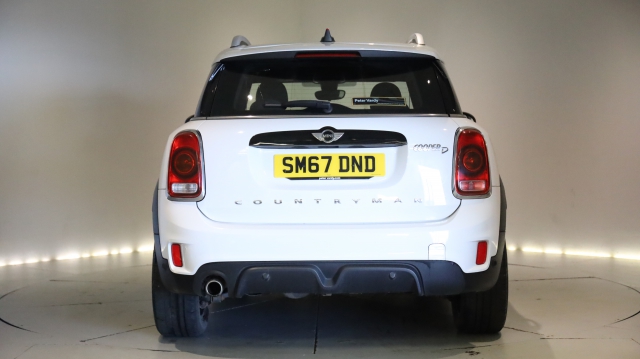 View the 2017 Mini Countryman: 2.0 Cooper D ALL4 5dr [Chili Pack] Online at Peter Vardy