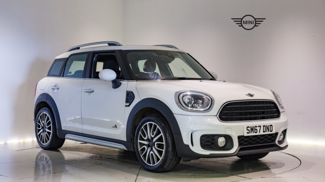 View the 2017 Mini Countryman: 2.0 Cooper D ALL4 5dr [Chili Pack] Online at Peter Vardy