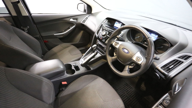 View the 2012 Ford Focus: 2.0 TDCi Titanium 5dr Powershift Online at Peter Vardy