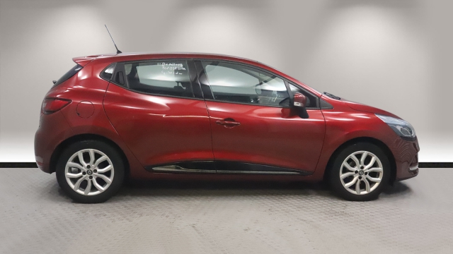View the 2017 Renault Clio: 1.5 dCi 90 Dynamique Nav 5dr Online at Peter Vardy