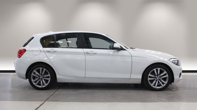 View the 2016 BMW 1 Series: 118i [1.5] Sport 5dr [Nav] Online at Peter Vardy