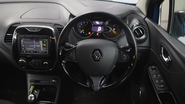 View the 2015 Renault Captur: 1.5 dCi 90 Dynamique S Nav 5dr Online at Peter Vardy