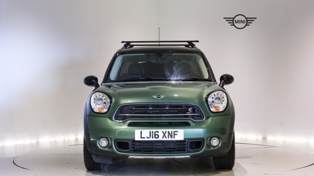View the 2016 Mini Countryman: 1.6 Cooper S ALL4 190 5dr [Chili/Media Pack] Online at Peter Vardy