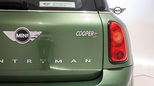 View the 2016 Mini Countryman: 1.6 Cooper S ALL4 190 5dr [Chili/Media Pack] Online at Peter Vardy