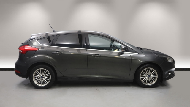 View the 2017 Ford Focus: 1.5 TDCi 120 Zetec Edition 5dr Online at Peter Vardy