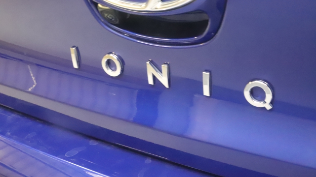 View the 2021 Hyundai Ioniq: 1.6 GDi Hybrid Premium SE 5dr DCT Online at Peter Vardy