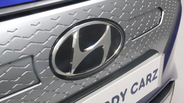 View the 2021 Hyundai Ioniq: 1.6 GDi Hybrid Premium SE 5dr DCT Online at Peter Vardy