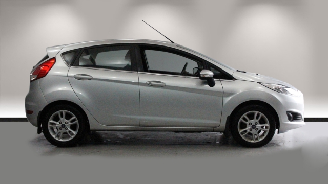 View the 2015 Ford Fiesta: 1.0 EcoBoost Zetec 5dr Online at Peter Vardy