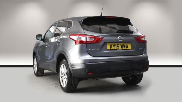 View the 2015 Nissan Qashqai: 1.5 dCi Acenta+ 5dr Online at Peter Vardy
