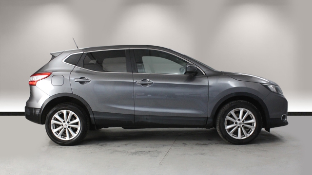 View the 2015 Nissan Qashqai: 1.5 dCi Acenta+ 5dr Online at Peter Vardy