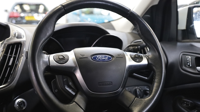 View the 2015 Ford Kuga: 2.0 TDCi 180 Titanium 5dr Powershift Online at Peter Vardy