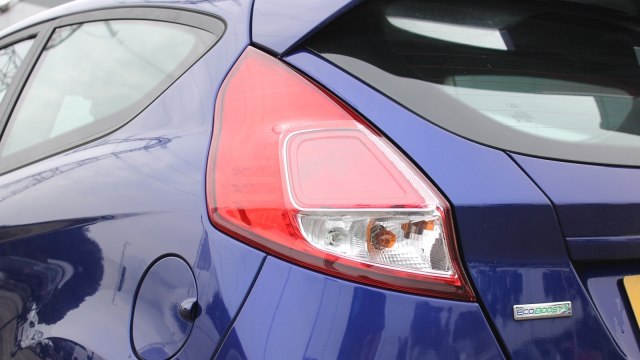 View the 2015 Ford Fiesta: 1.0 EcoBoost 125 Zetec S Navigation 3dr Online at Peter Vardy