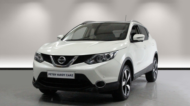 View the 2015 Nissan Qashqai: 1.2 DiG-T N-Tec+ 5dr Online at Peter Vardy