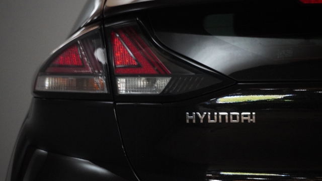 View the 2020 Hyundai Ioniq: 1.6 GDi Hybrid Premium 5dr DCT Online at Peter Vardy