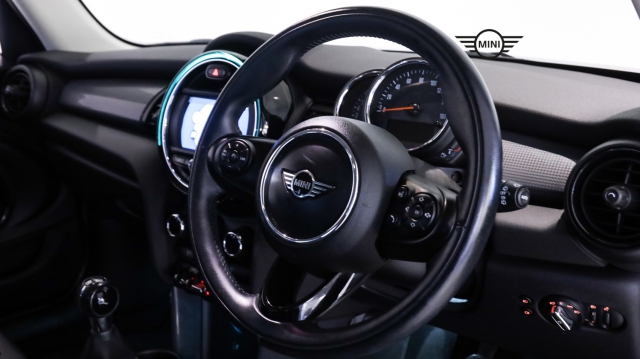 View the 2018 Mini Hatchback: 1.5 Cooper II 5dr Online at Peter Vardy