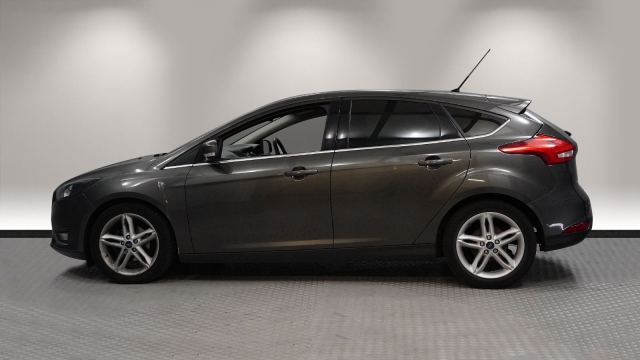 View the 2016 Ford Focus: 1.0 EcoBoost 125 Titanium Navigation 5dr Online at Peter Vardy