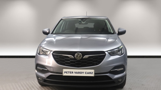 View the 2019 Vauxhall Grandland X: 1.2 Turbo SE 5dr Auto [8 Speed] Online at Peter Vardy
