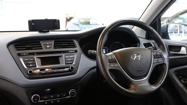 View the 2016 Hyundai I20: 1.2 Premium SE 5dr Online at Peter Vardy