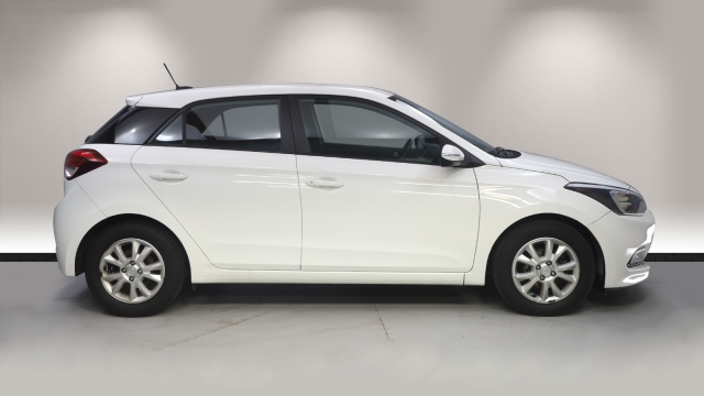 View the 2017 Hyundai I20: 1.2 SE 5dr Online at Peter Vardy