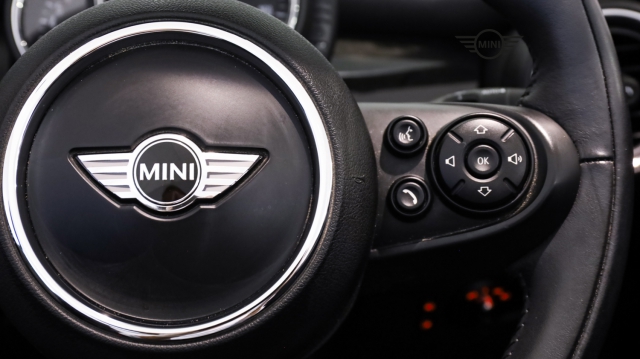 View the 2016 Mini Convertible: 1.5 Cooper 2dr [Chili Pack] Online at Peter Vardy