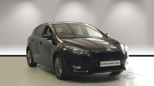 View the 2017 Ford Focus: 1.0 EcoBoost 125 ST-Line Navigation 5dr Online at Peter Vardy