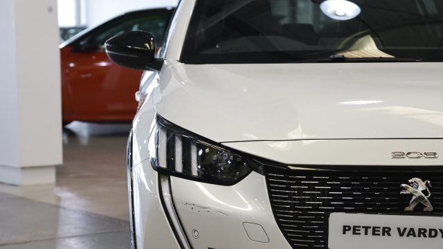 View the 2021 Peugeot 208 Hatchback: 1.2 PureTech 100 GT Line Online at Peter Vardy