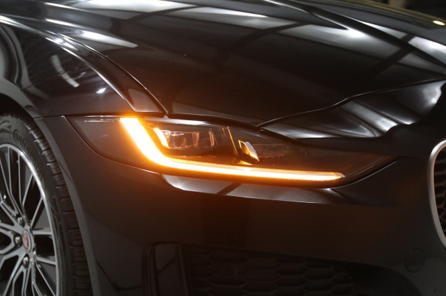 View the 2020 Jaguar Xe: 2.0d R-Dynamic S 4dr Auto Online at Peter Vardy