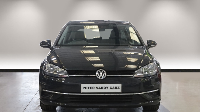 View the 2018 Volkswagen Golf: 1.6 TDI SE [Nav] 5dr Online at Peter Vardy