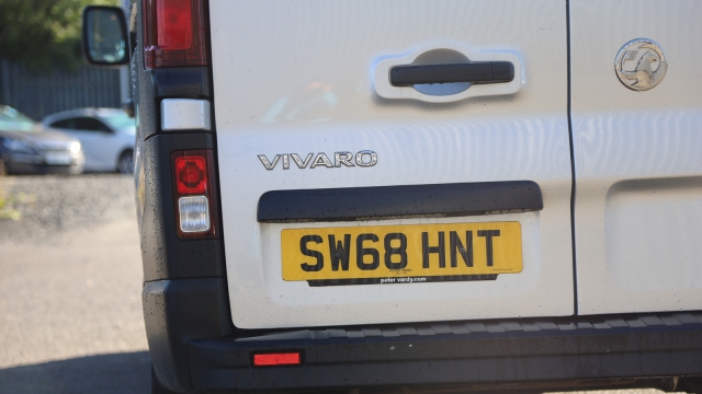 View the 2019 Vauxhall Vivaro: 2700 1.6CDTI 95PS H1 Van Online at Peter Vardy