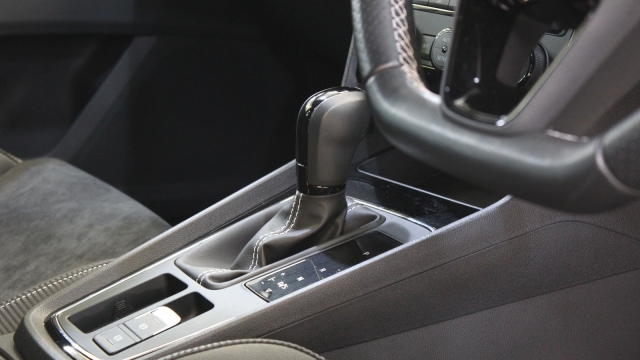 View the 2020 Seat Leon: 2.0 TSI Cupra 300 [EZ] 5dr DSG 4Drive Online at Peter Vardy