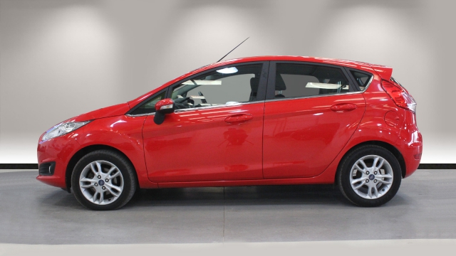 View the 2014 Ford Fiesta: 1.25 82 Zetec 5dr Online at Peter Vardy