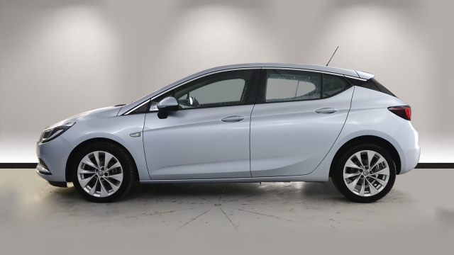 View the 2017 Vauxhall Astra: 1.6 CDTi 16V 136 Design 5dr Online at Peter Vardy