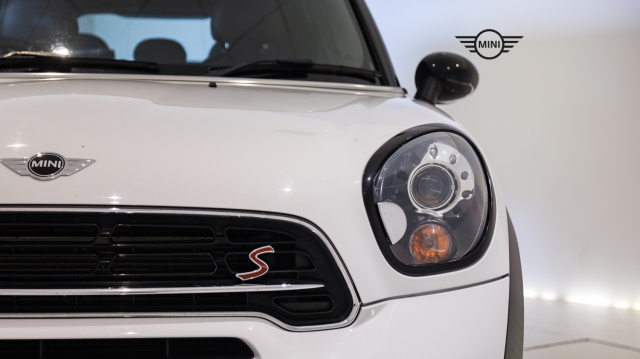 View the 2015 Mini Countryman: 1.6 Cooper S ALL4 190 5dr [Chili/Media Pack] Online at Peter Vardy