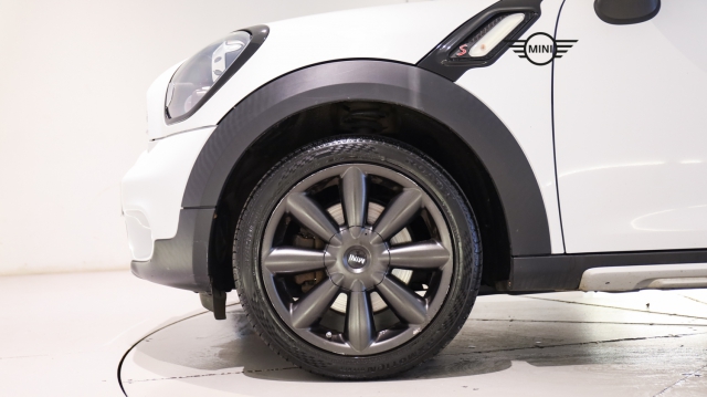 View the 2015 Mini Countryman: 1.6 Cooper S ALL4 190 5dr [Chili/Media Pack] Online at Peter Vardy