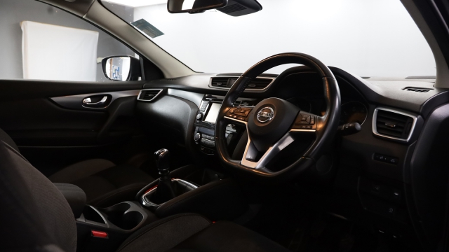 View the 2018 Nissan Qashqai: 1.5 dCi N-Connecta [Executive Pack] 5dr Online at Peter Vardy