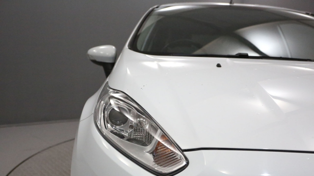 View the 2014 Ford Fiesta: 1.0 EcoBoost 125 Zetec S 3dr Online at Peter Vardy