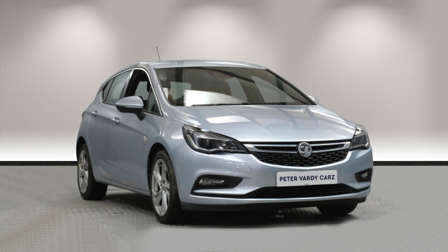 View the 2017 Vauxhall Astra: 1.6 CDTi 16V SRi 5dr Online at Peter Vardy