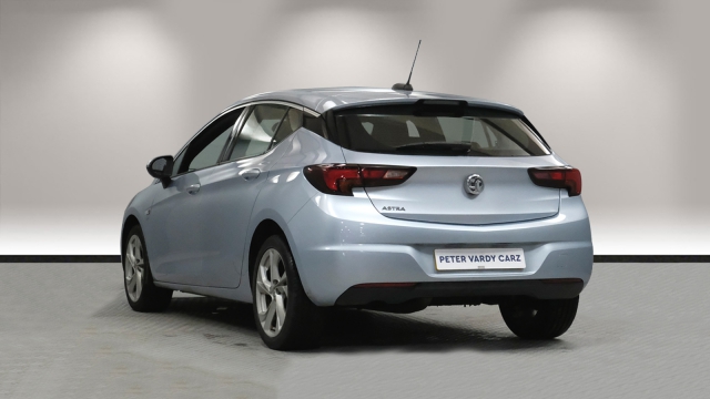 View the 2017 Vauxhall Astra: 1.6 CDTi 16V SRi 5dr Online at Peter Vardy