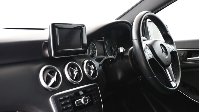 View the 2015 Mercedes-benz A Class: A180 SE 5dr Online at Peter Vardy