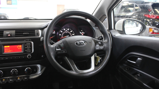 View the 2016 Kia Rio: 1.25 1 Air 5dr Online at Peter Vardy