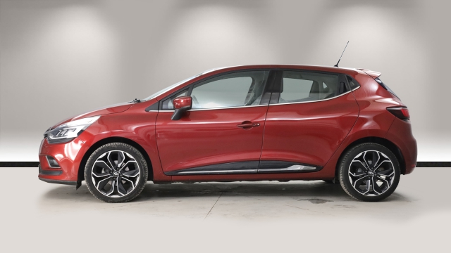 View the 2017 Renault Clio: 0.9 TCE 90 Dynamique S Nav 5dr Online at Peter Vardy
