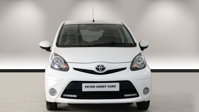 View the 2013 Toyota Aygo: 1.0 VVT-i Mode 3dr Online at Peter Vardy