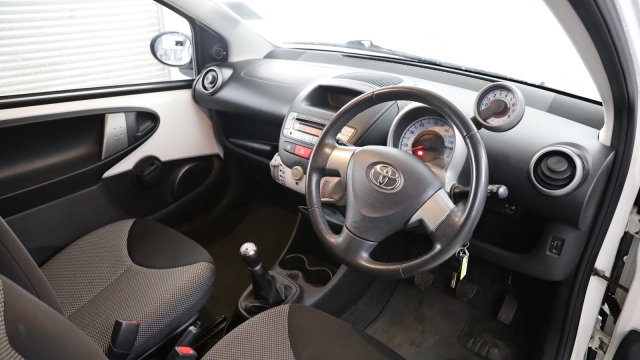 View the 2013 Toyota Aygo: 1.0 VVT-i Mode 3dr Online at Peter Vardy