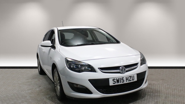 View the 2015 Vauxhall Astra: 1.6i 16V Excite 5dr Online at Peter Vardy