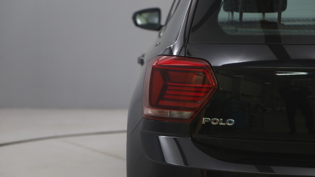 View the 2018 Volkswagen Polo Diesel Hatchback: 1.6 TDI SE 5dr Online at Peter Vardy