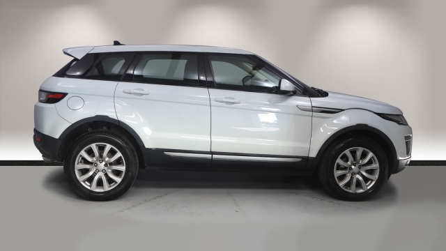 View the 2016 Land Rover Range Rover Evoque: 2.0 TD4 SE 5dr Auto Online at Peter Vardy
