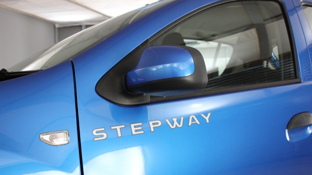 View the 2016 Dacia Sandero Stepway: 1.5 dCi Laureate 5dr Online at Peter Vardy